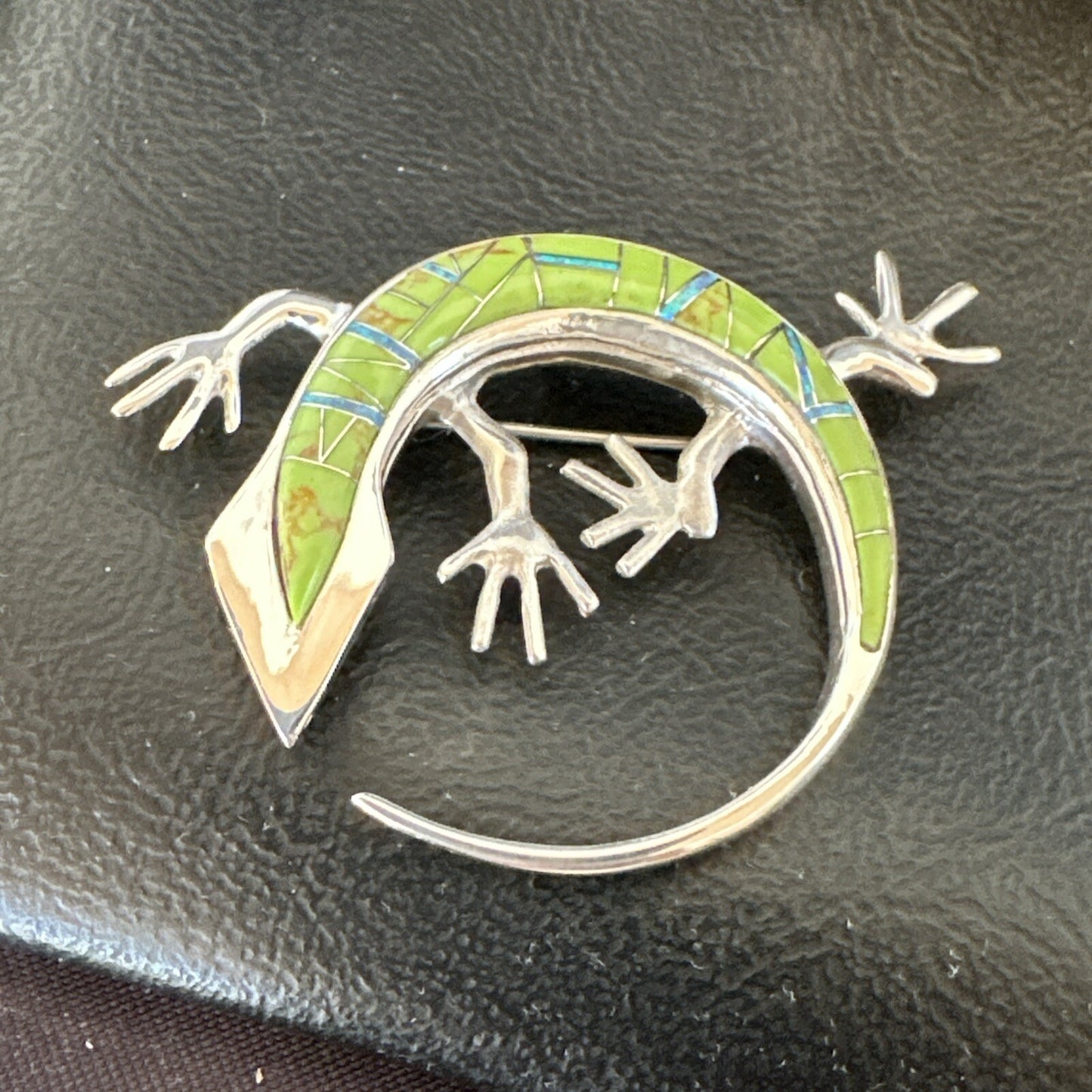 Green Gaspeite Opal Navajo Gecko Sterling Silver Inlay Lizard Pin Pendant 18598