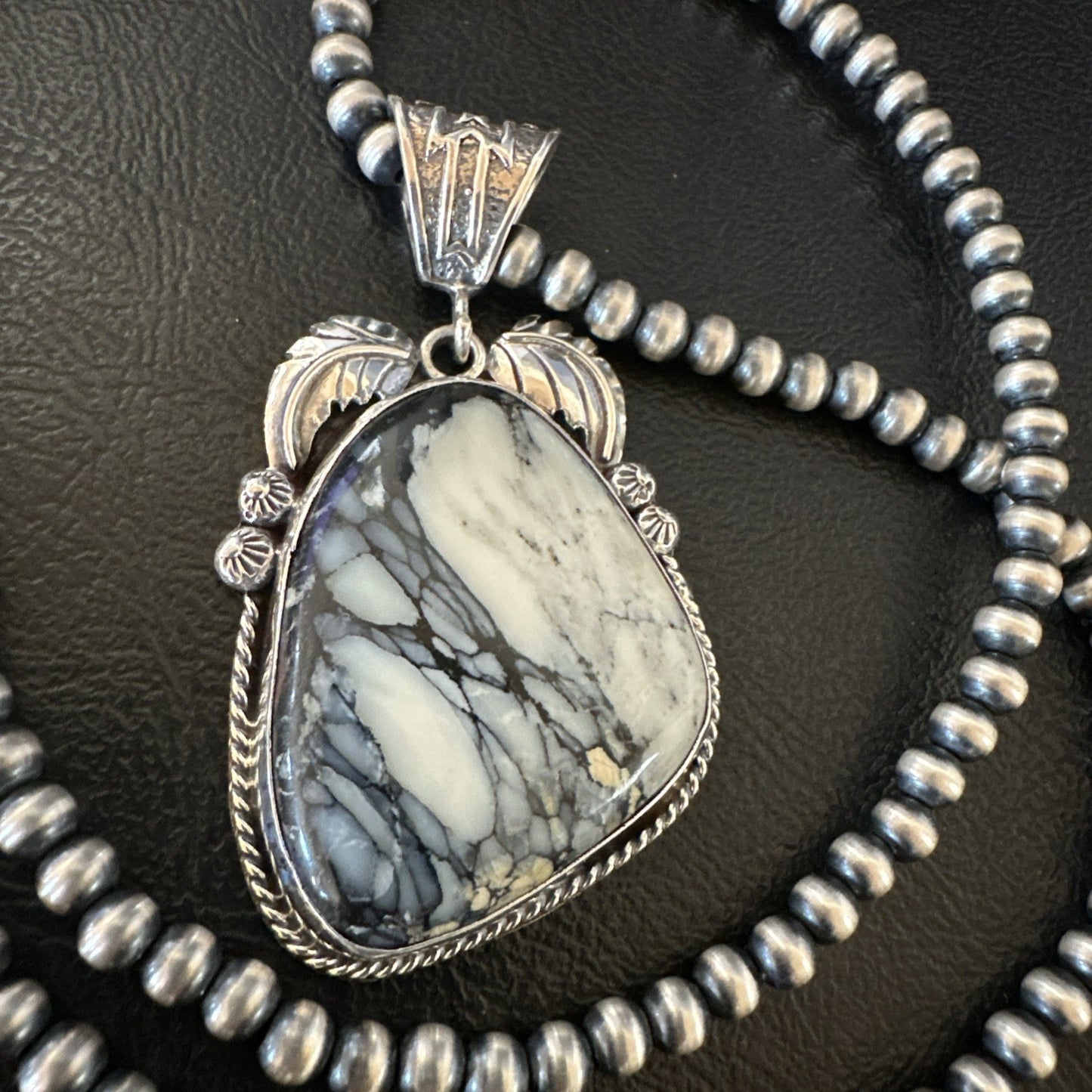 White Buffalo Turquoise Pendant Navajo Pearls Sterling Silver Necklace 19341