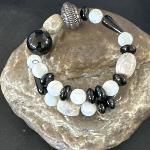 Navajo Memory Wire Bracelet | Stainless Steel | Mother of Pearl & Onyx Beads | 7" | 17620