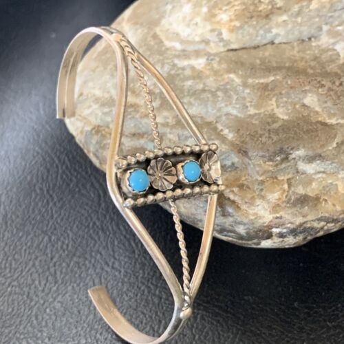 Handmade Women's Sterling Silver Blue Kingman Turquoise Cuff Wire Bracelet | 12879