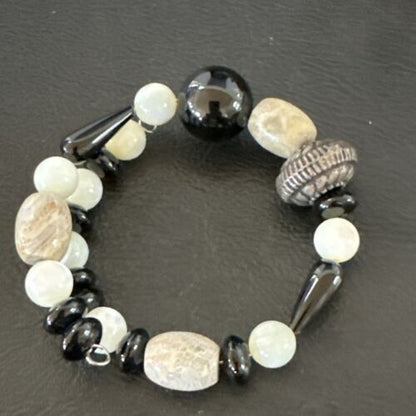 Navajo Memory Wire Bracelet | Stainless Steel | Mother of Pearl & Onyx Beads | 7" | 17620