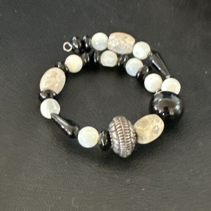 Navajo Memory Wire Bracelet | Stainless Steel | Mother of Pearl & Onyx Beads | 7" | 17620