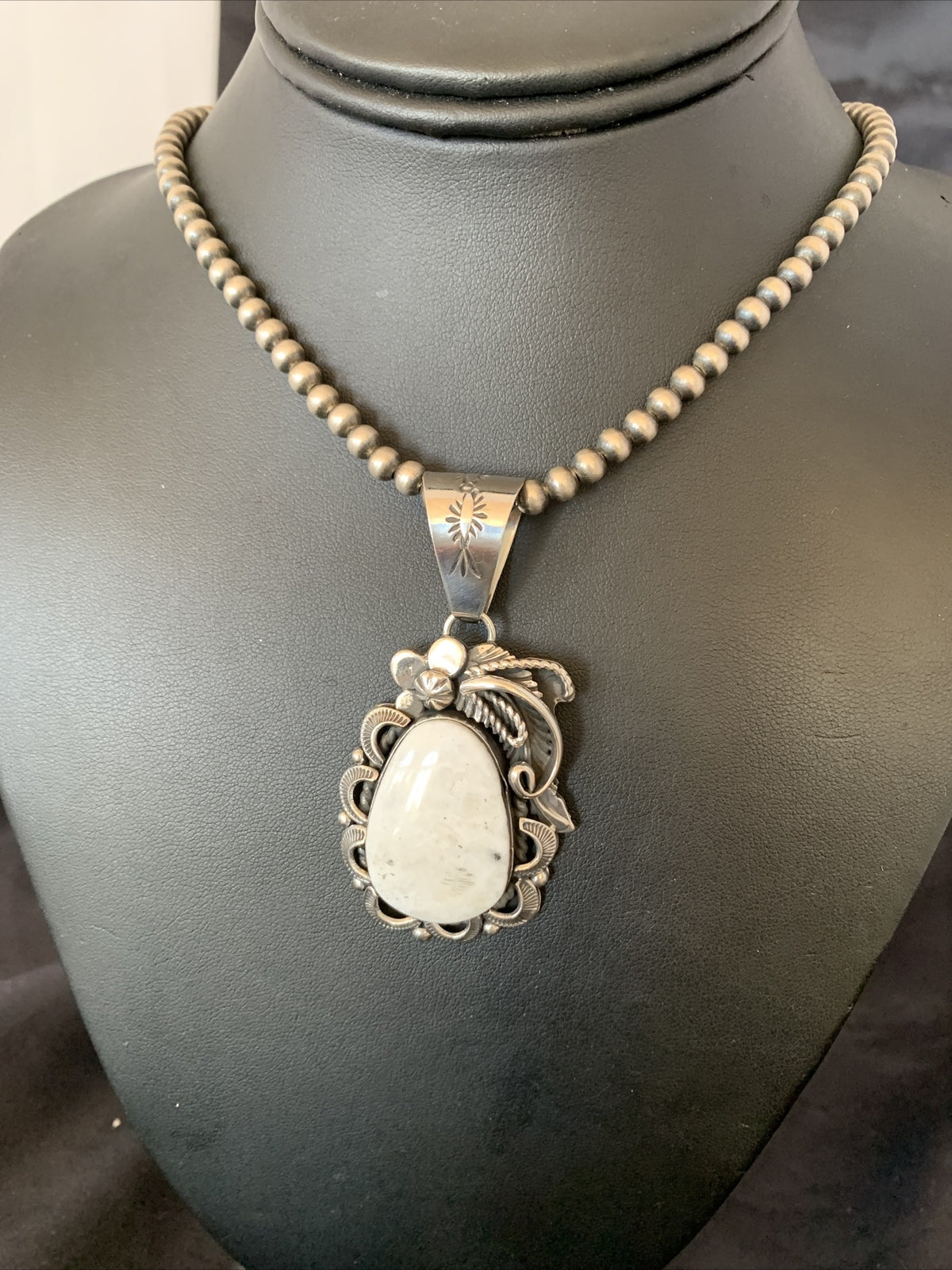 White Buffalo Turquoise Pendant Navajo Pearls Sterling Silver Necklace 10945
