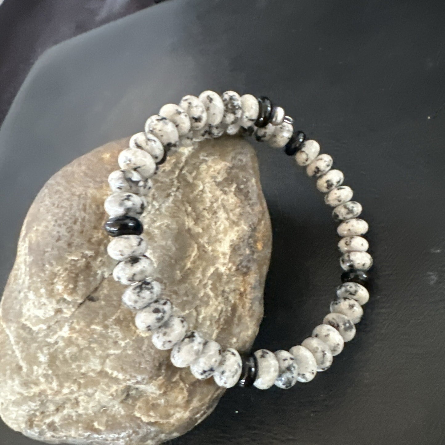 Mens Memory Wire Stainless Steel Black Onyx White Jasper 8mm Bead Bracelet 17708