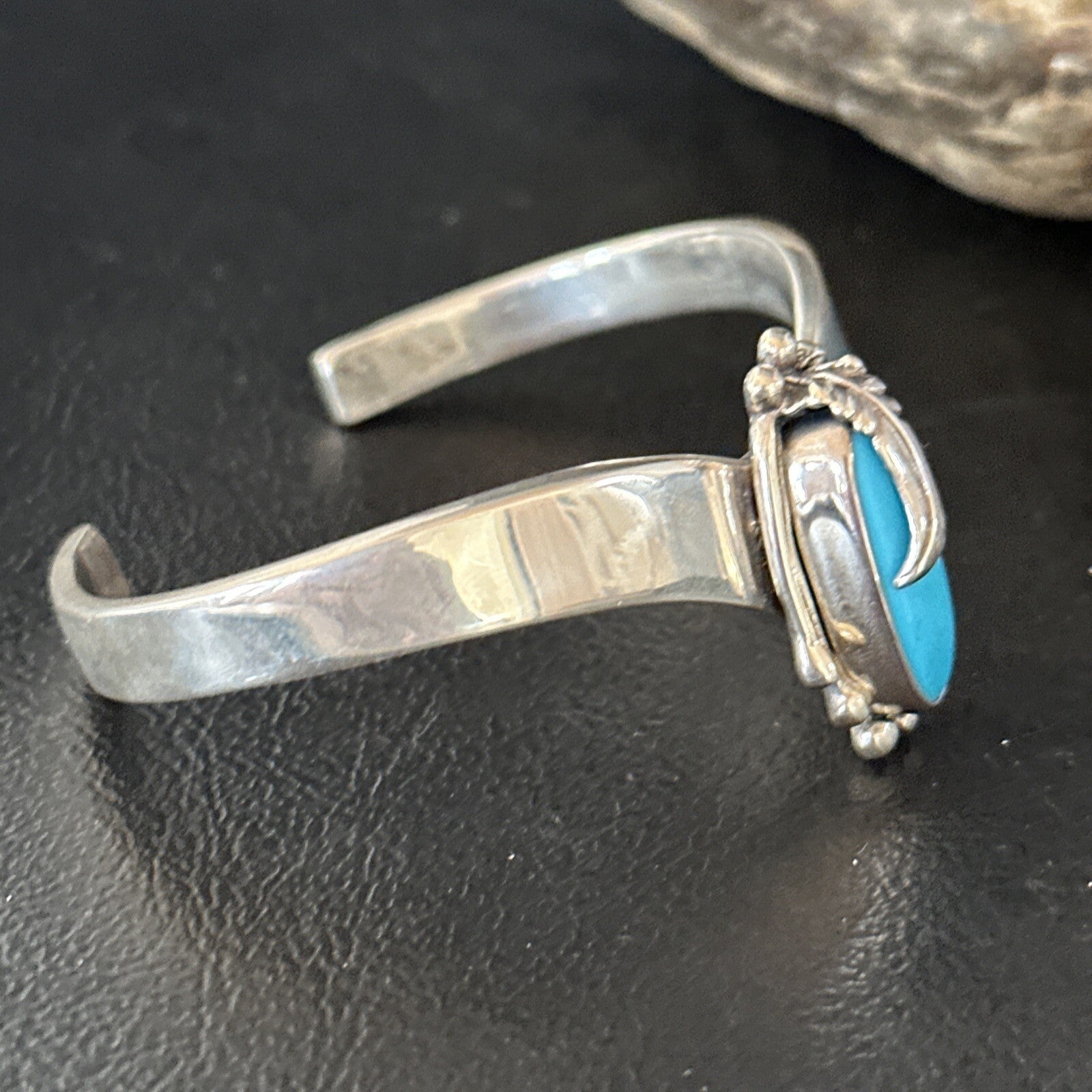 Kingman Turquoise Womens Navajo Sterling Silver Cuff Bracelet 14734