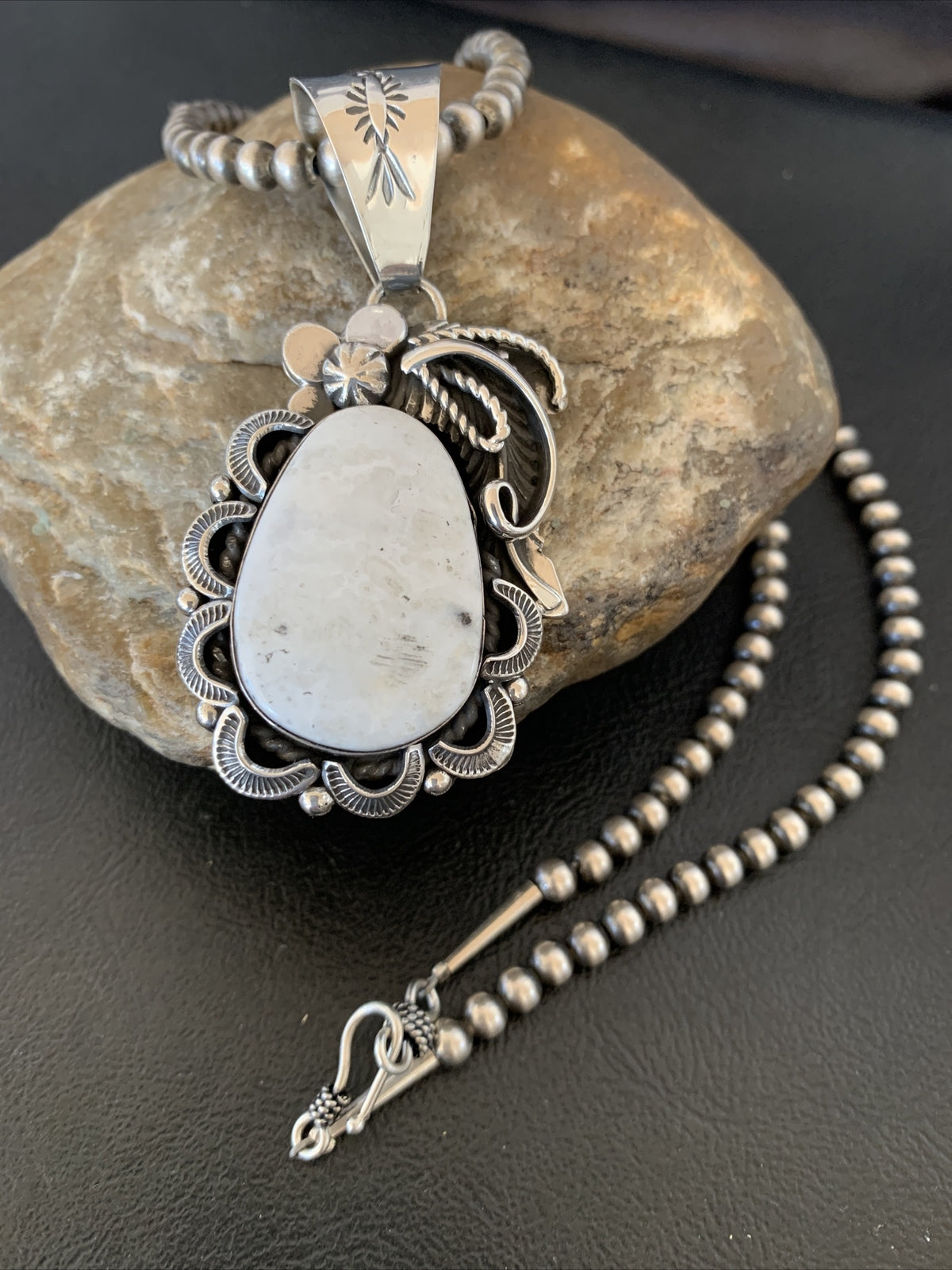 White Buffalo Turquoise Pendant Navajo Pearls Sterling Silver Necklace 10945