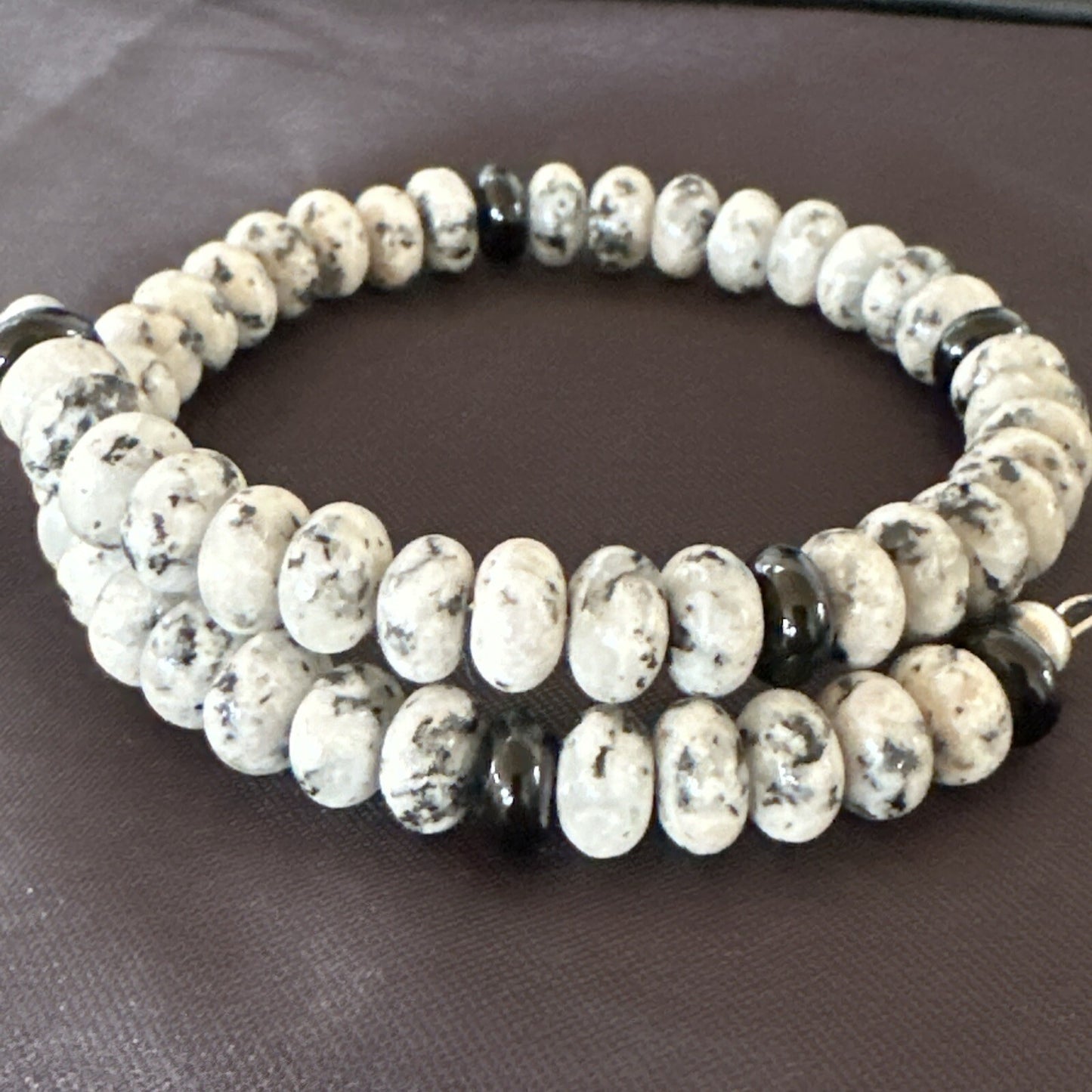 Mens Memory Wire Stainless Steel Black Onyx White Jasper 8mm Bead Bracelet 17708
