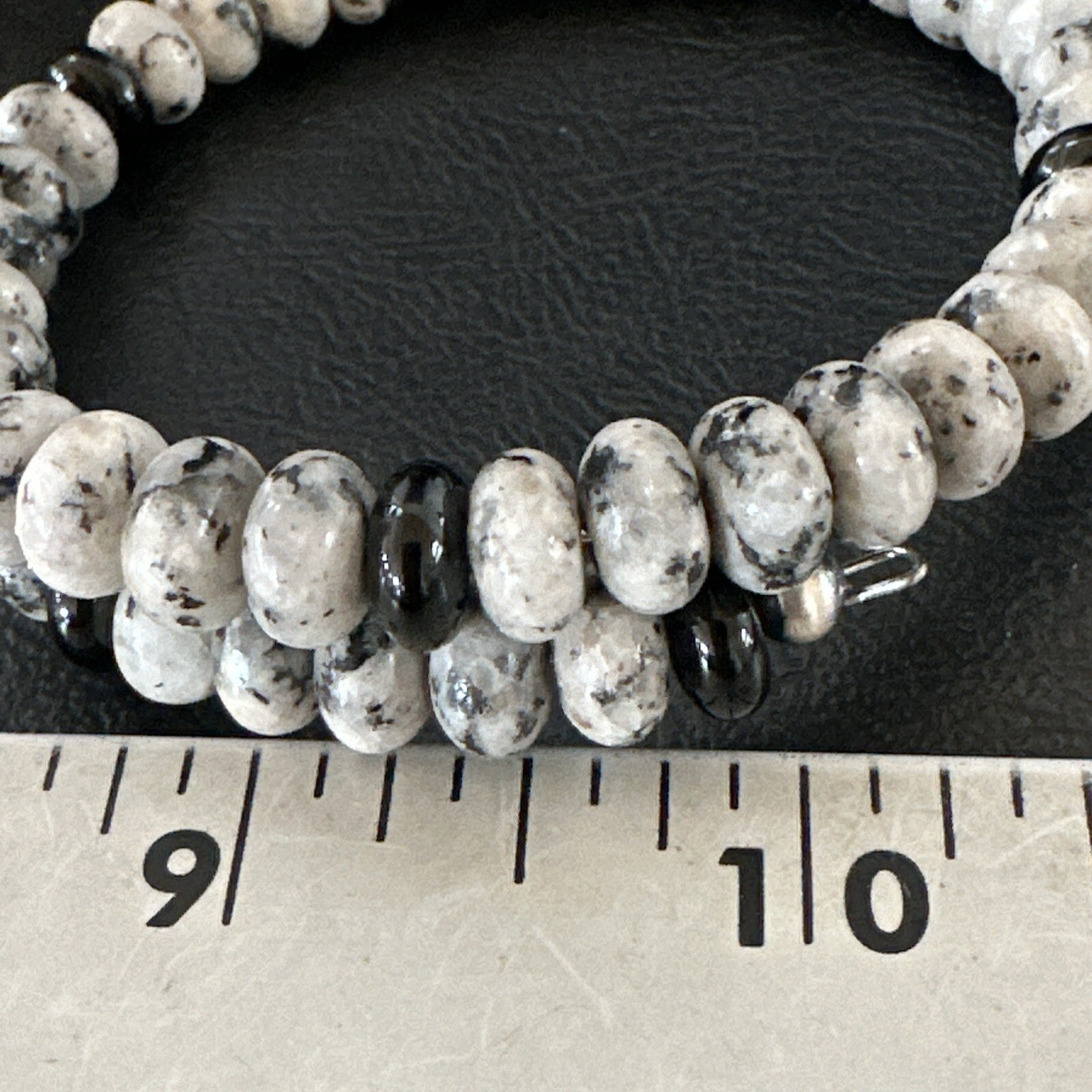 Mens Memory Wire Stainless Steel Black Onyx White Jasper 8mm Bead Bracelet 17708