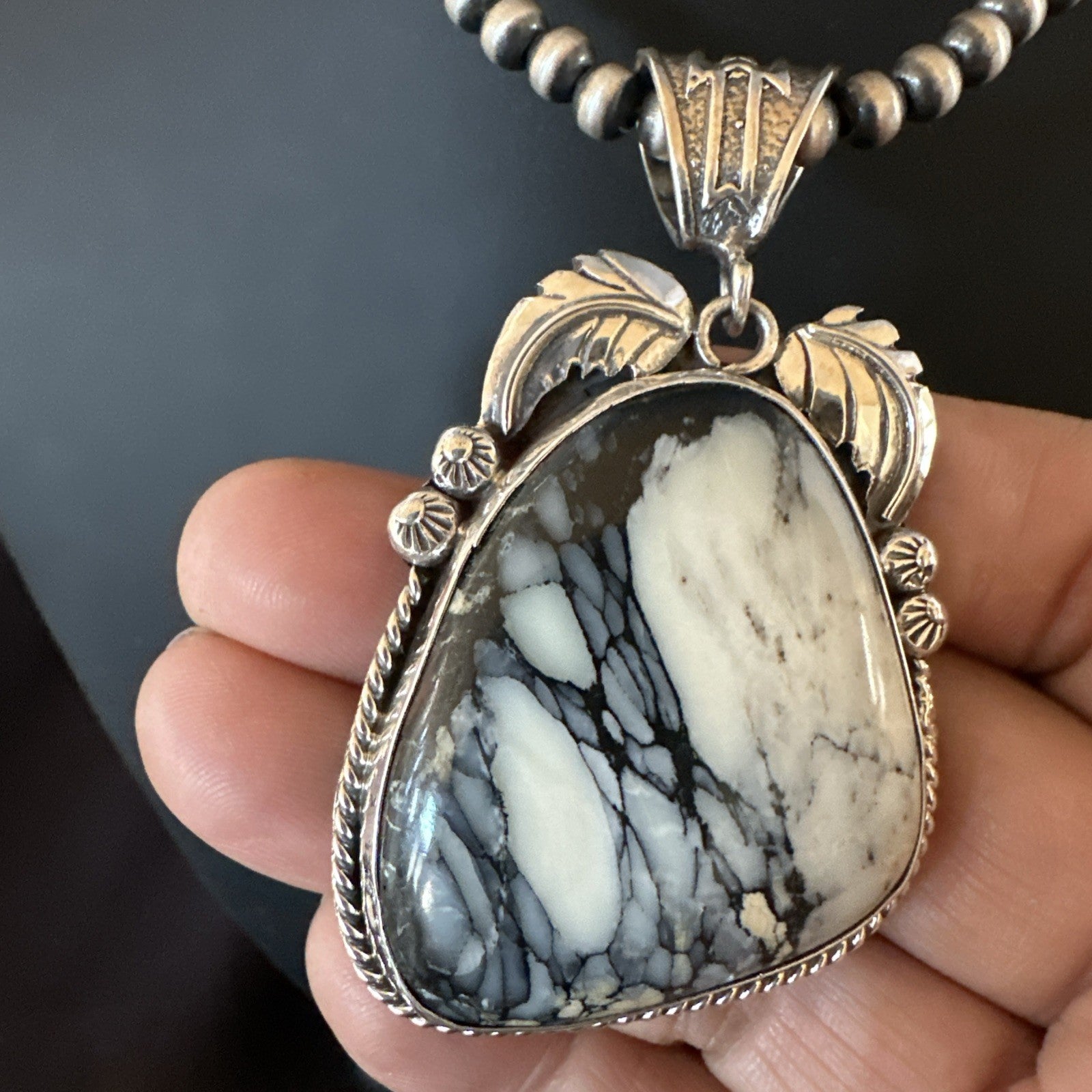 White Buffalo Turquoise Pendant Navajo Pearls Sterling Silver Necklace 19341
