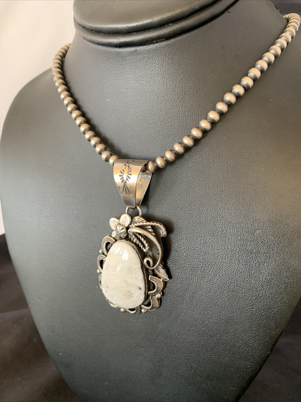 White Buffalo Turquoise Pendant Navajo Pearls Sterling Silver Necklace 10945