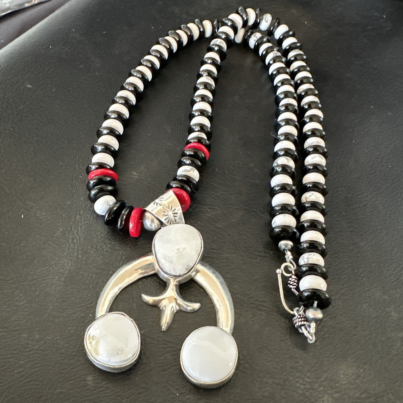 White Buffalo Turquoise Naja Pendant Navajo Sterling Silver Onyx Necklace 17866