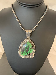 Green Spiderweb Turquoise Pendant Navajo Beads Necklace | Sterling Silver | Authentic Native American Handmade | 02983