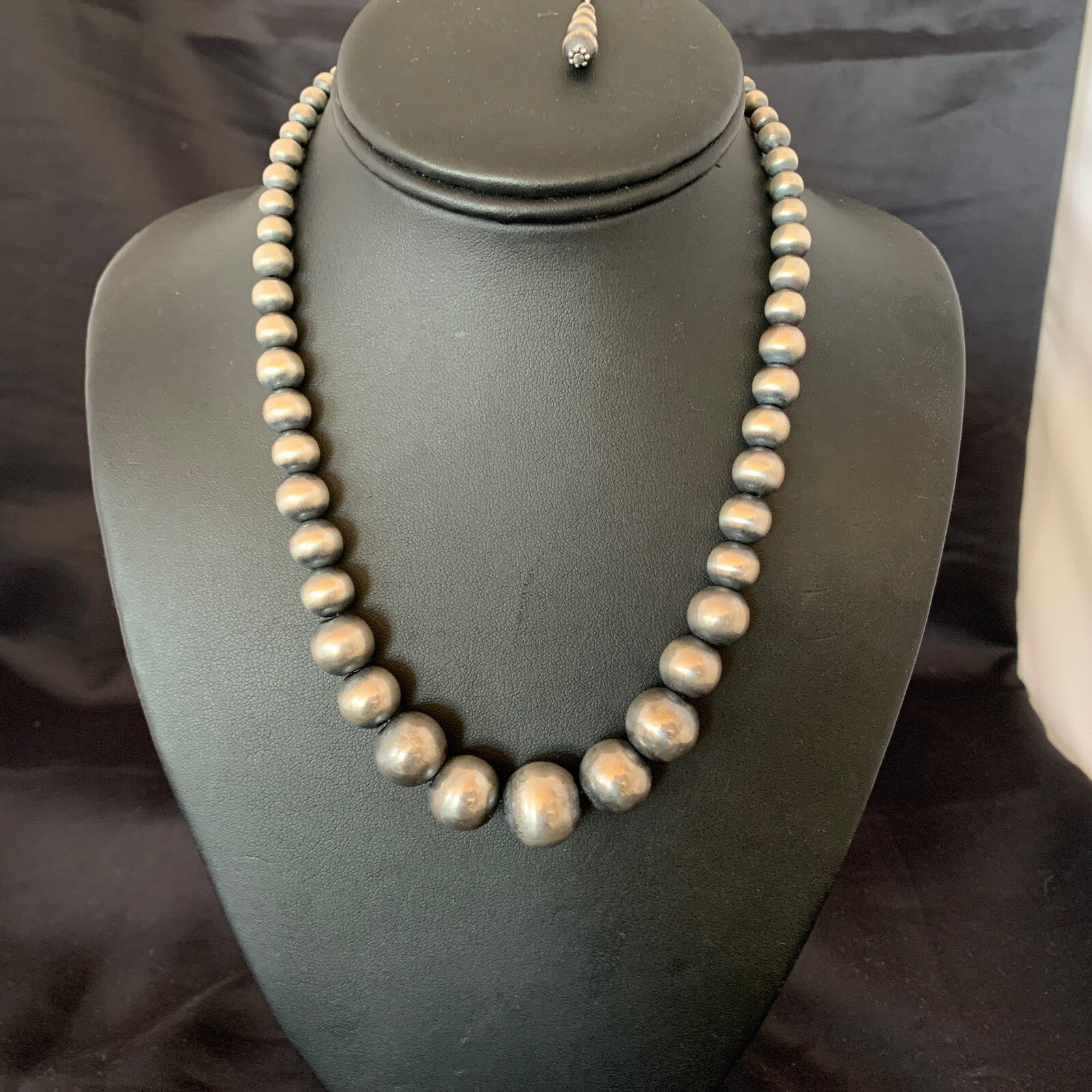 Navajo Pearls Graduated Sterling Silver Round Seamless Bead Necklace 21”