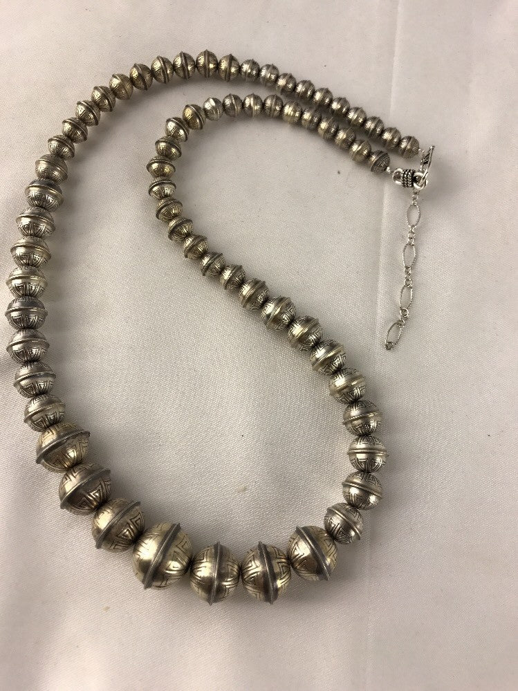 Hand Stamped Bench Navajo Pearls Graduated Sterling Silver Bead Necklace 20" 335
