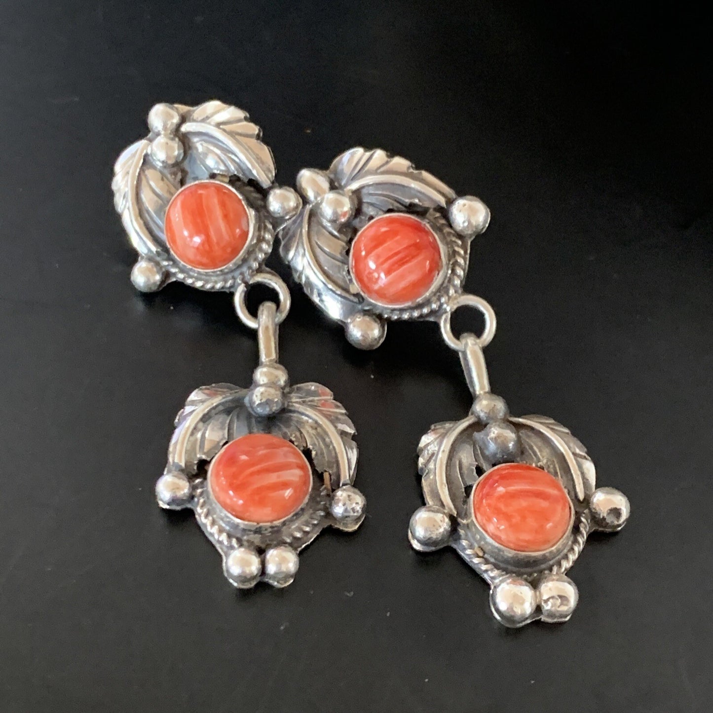 Red Spiny Oyster Southwestrn Navajo Sterling Silver Dangle Earring 02066