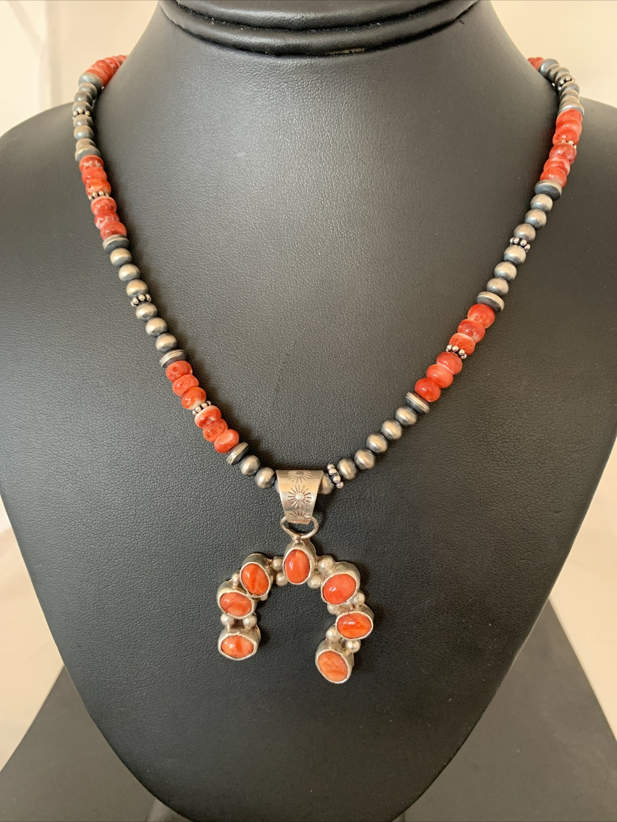 WoMens Navajo Sterling Silver Red Spiny Oyster Naja Pendant Necklace 19183