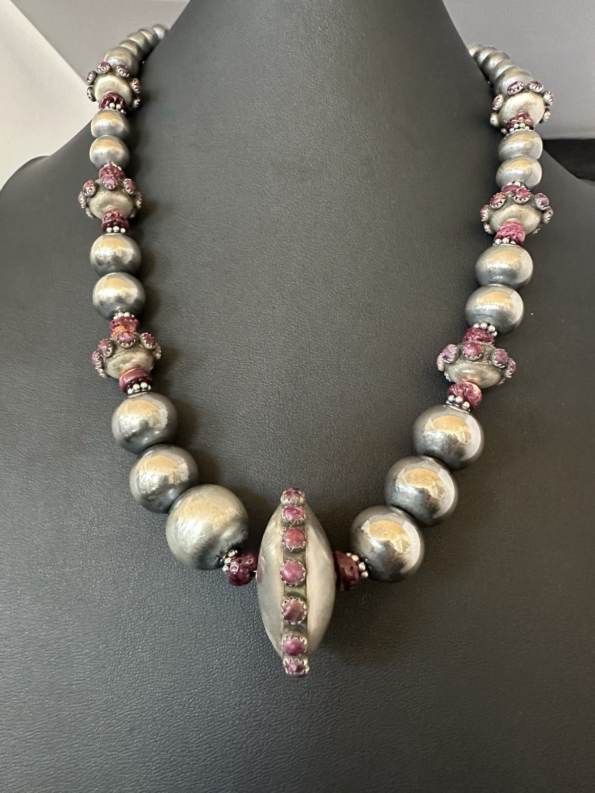 Purple Spiny Oyster Navajo Pearls Graduated Sterling Silver Necklace 23”19444