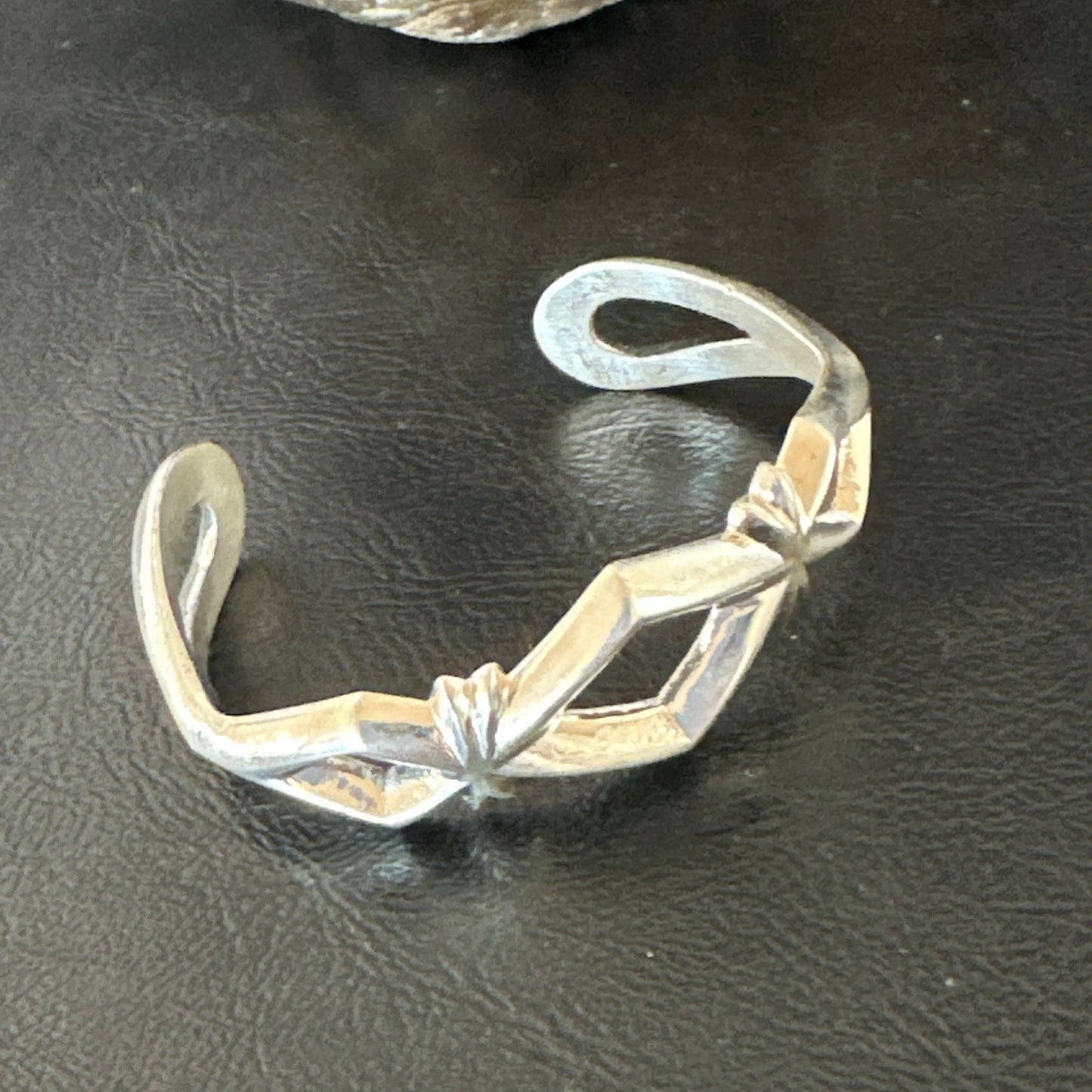Tufa Cast Womens Navajo Sterling Silver Cuff Bracelet 19353