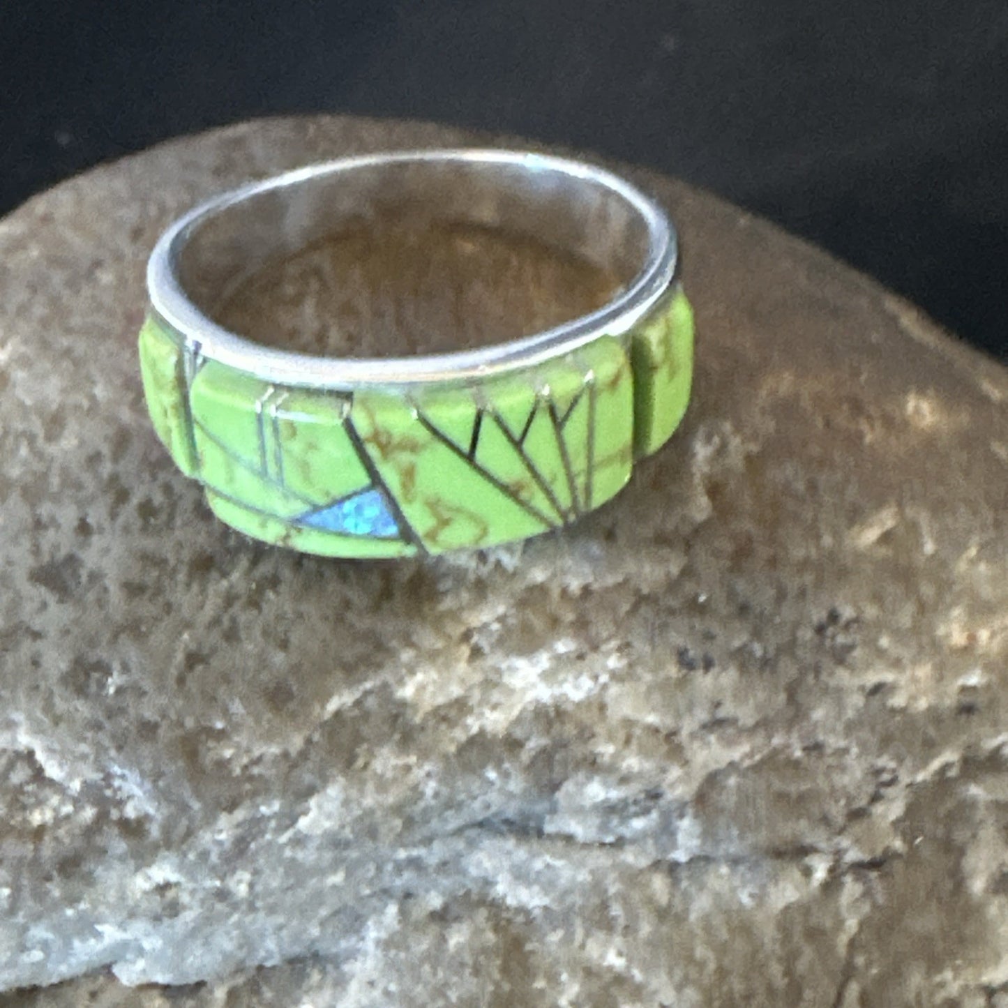 Womens Rare Green Gaspeite Sterling Silver Band Inlay Ring Size 7.5 19150