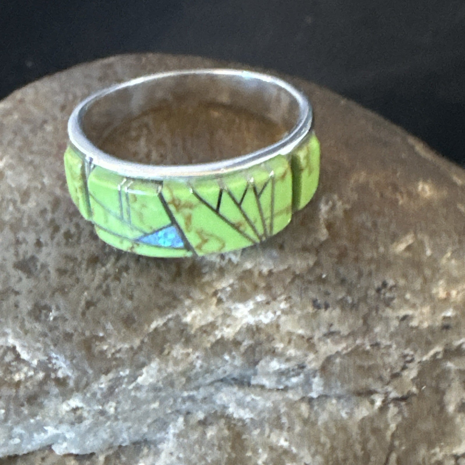Womens Rare Green Gaspeite Sterling Silver Band Inlay Ring Size 7.5 19150