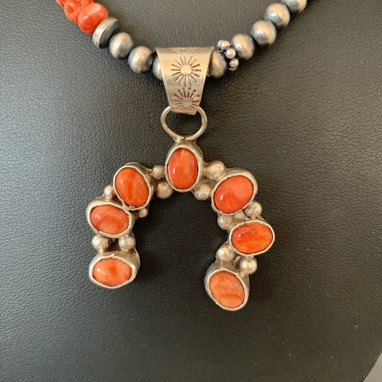 WoMens Navajo Sterling Silver Red Spiny Oyster Naja Pendant Necklace 19183
