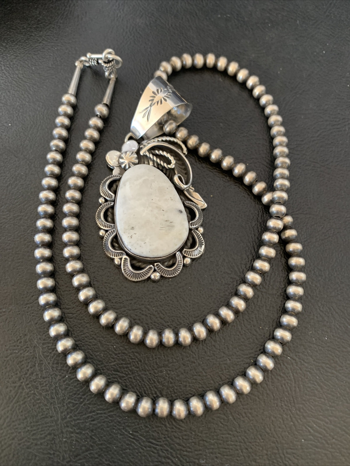 White Buffalo Turquoise Pendant Navajo Pearls Sterling Silver Necklace 10945