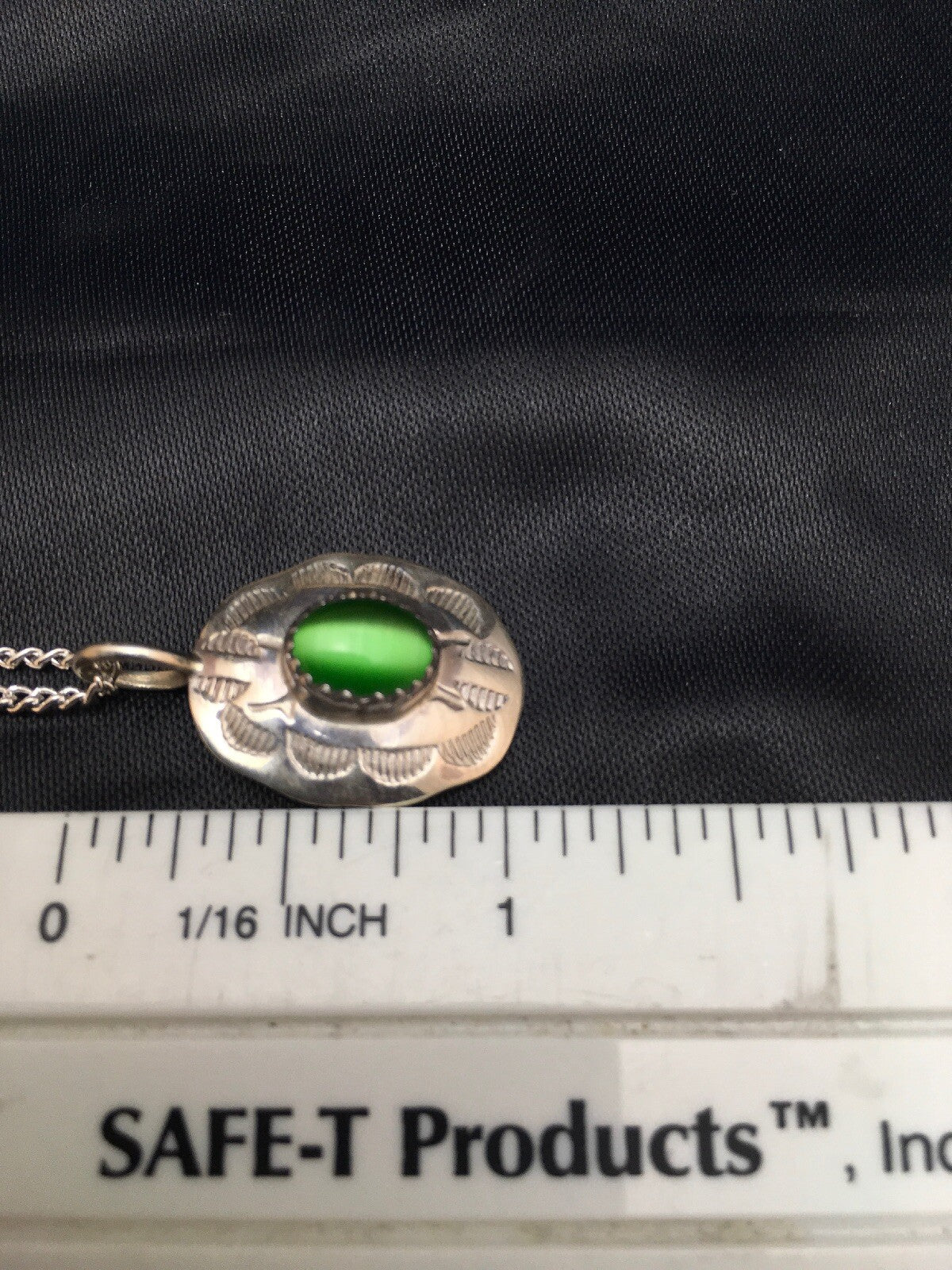 Native American Green Malachite Pendant Navajo Sterling Silver Necklace 08956