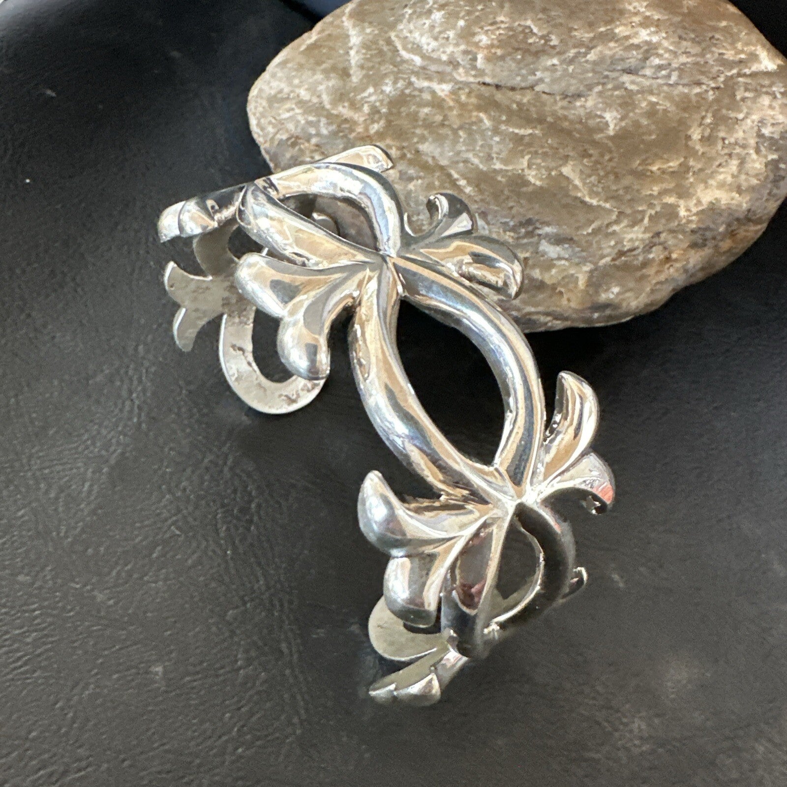 Native American Mens Navajo Sterling Silver Tufa Cast Cuff Bracelet 17814