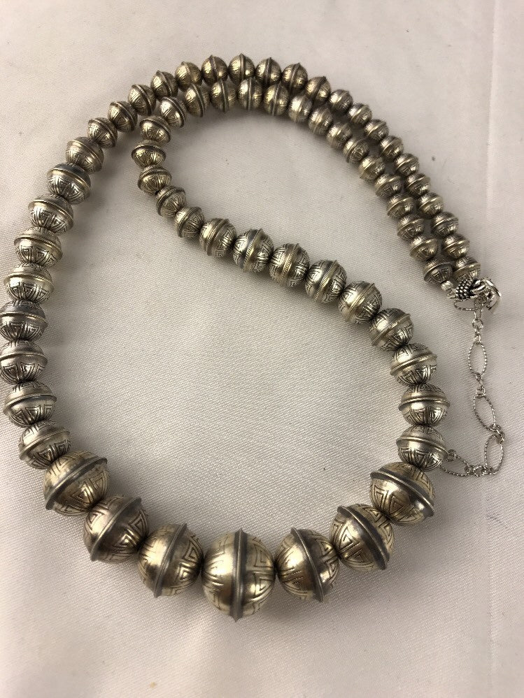 Hand Stamped Bench Navajo Pearls Graduated Sterling Silver Bead Necklace 20" 335