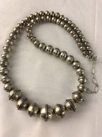 Hand Stamped Bench Navajo Pearls Graduated Sterling Silver Bead Necklace 20" 335