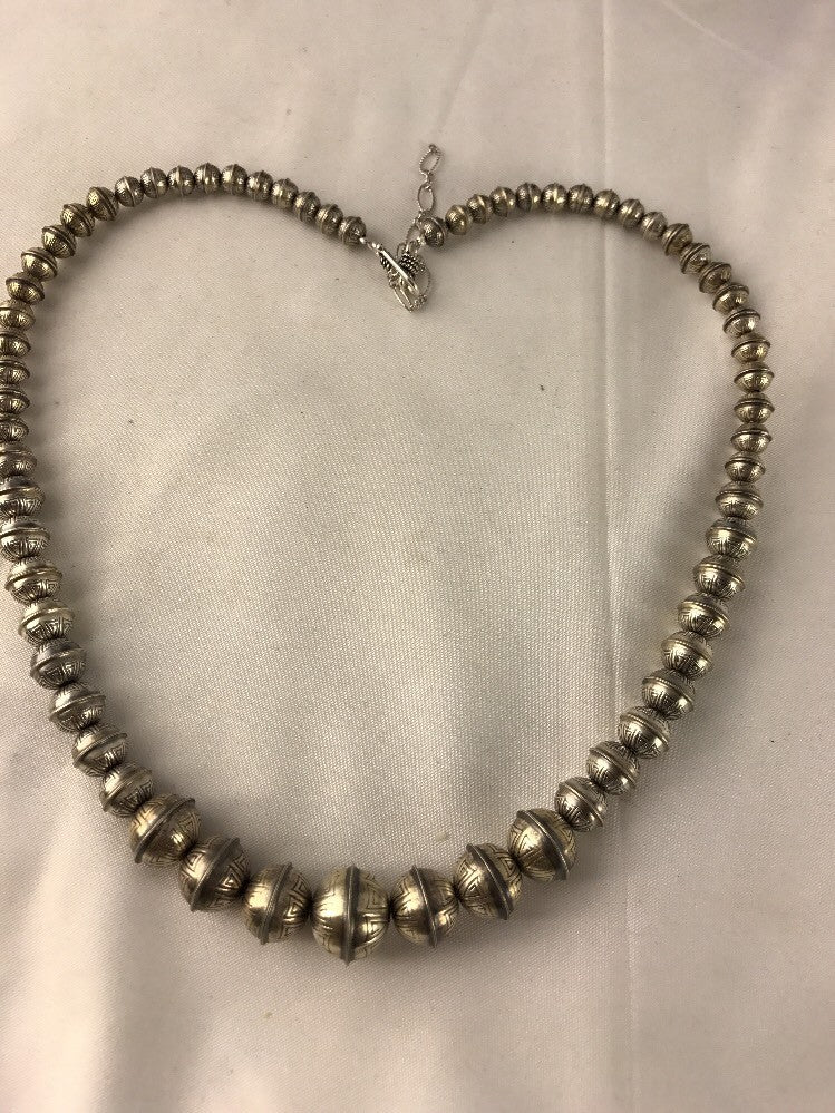 Hand Stamped Bench Navajo Pearls Graduated Sterling Silver Bead Necklace 20" 335