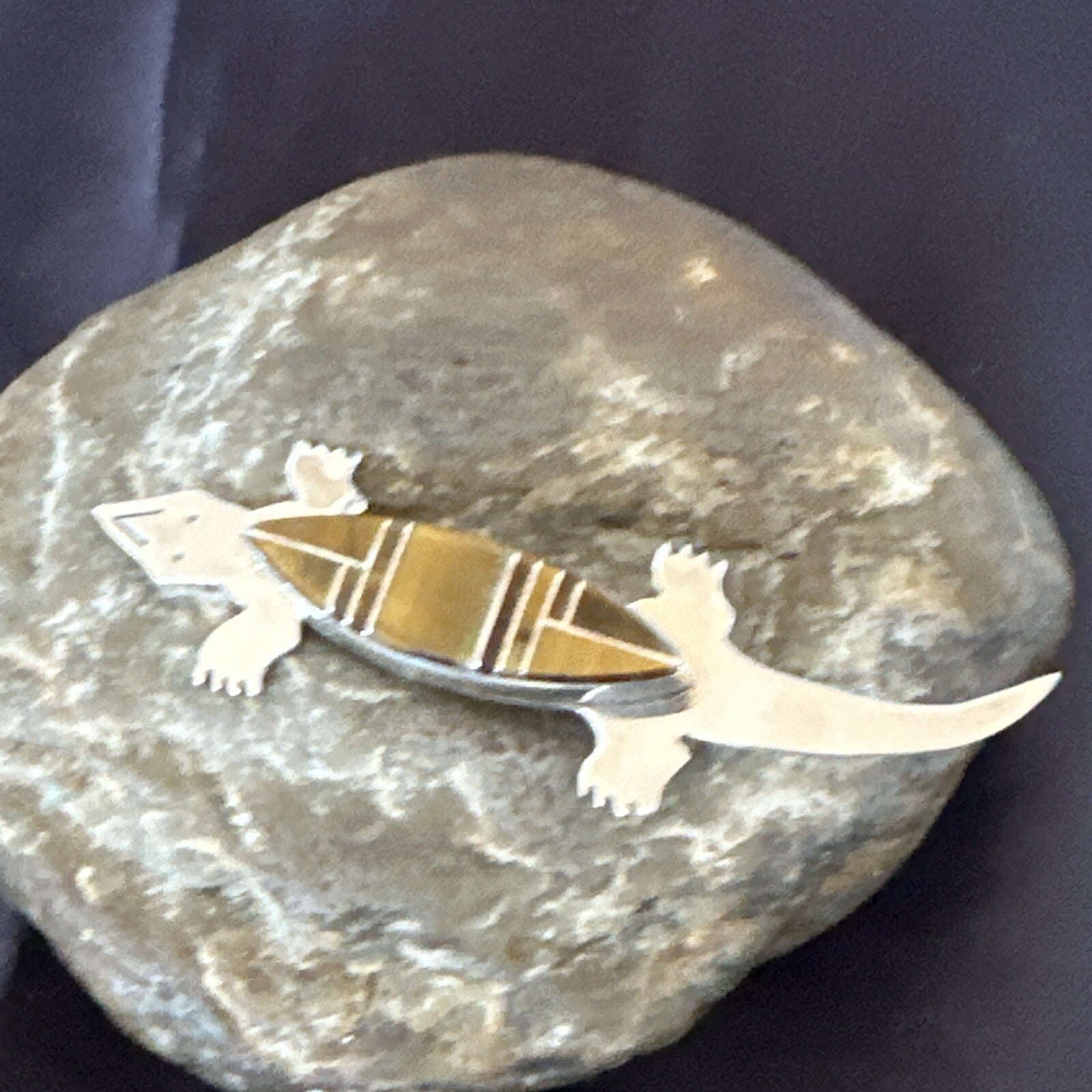 Coffee Brown Tigers Eye Navajo Gecko Sterling Silver Inlay Lizard Pin 3� 17950