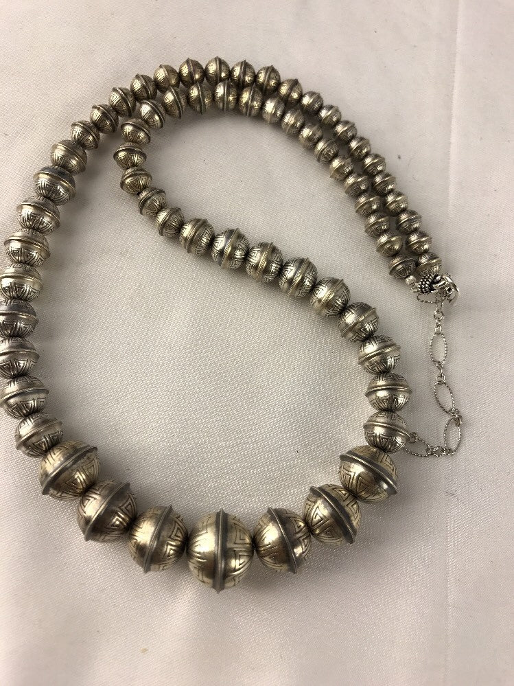 Hand Stamped Bench Navajo Pearls Graduated Sterling Silver Bead Necklace 19"