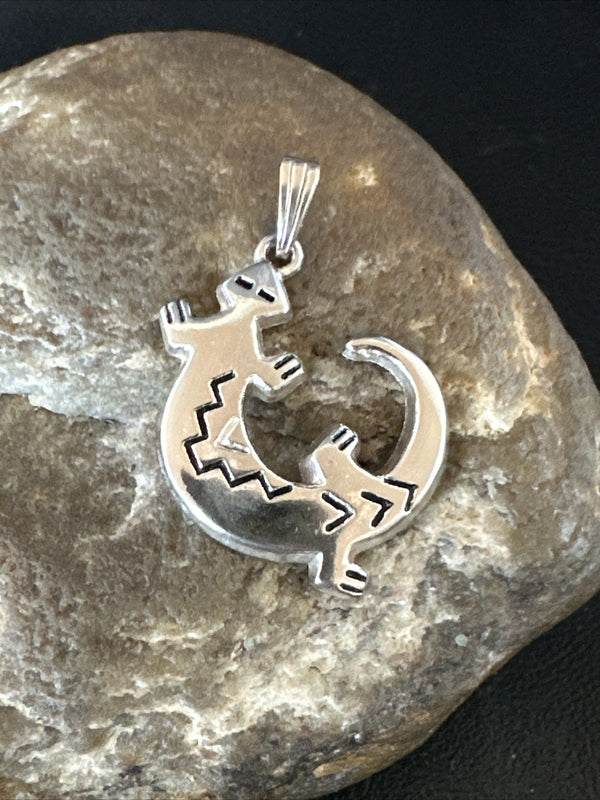 Navajo Stamped Lizard Pendant Gecko | Sterling Silver | Authentic Native American Handmade | 18155