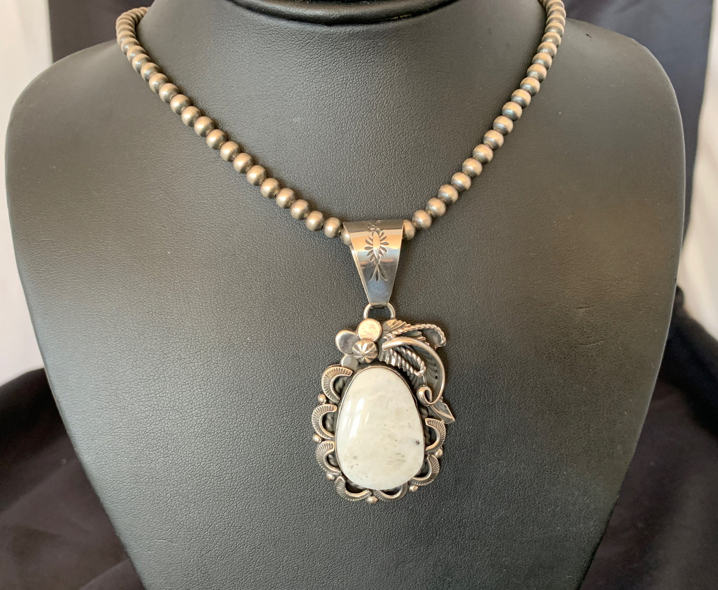 White Buffalo Turquoise Pendant Navajo Pearls Sterling Silver Necklace 10945