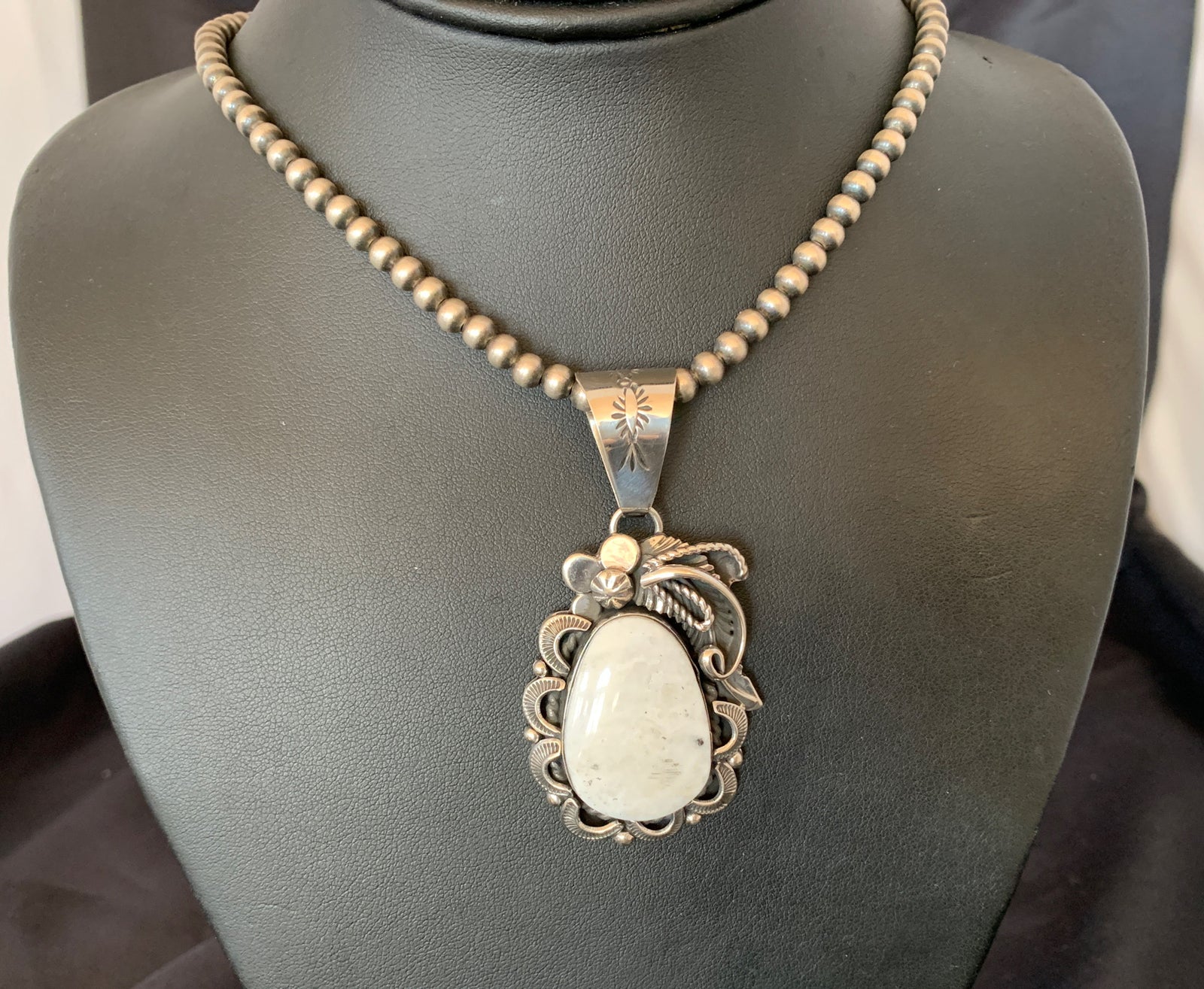 White Buffalo Turquoise Pendant Navajo Pearls Sterling Silver Necklace 10945