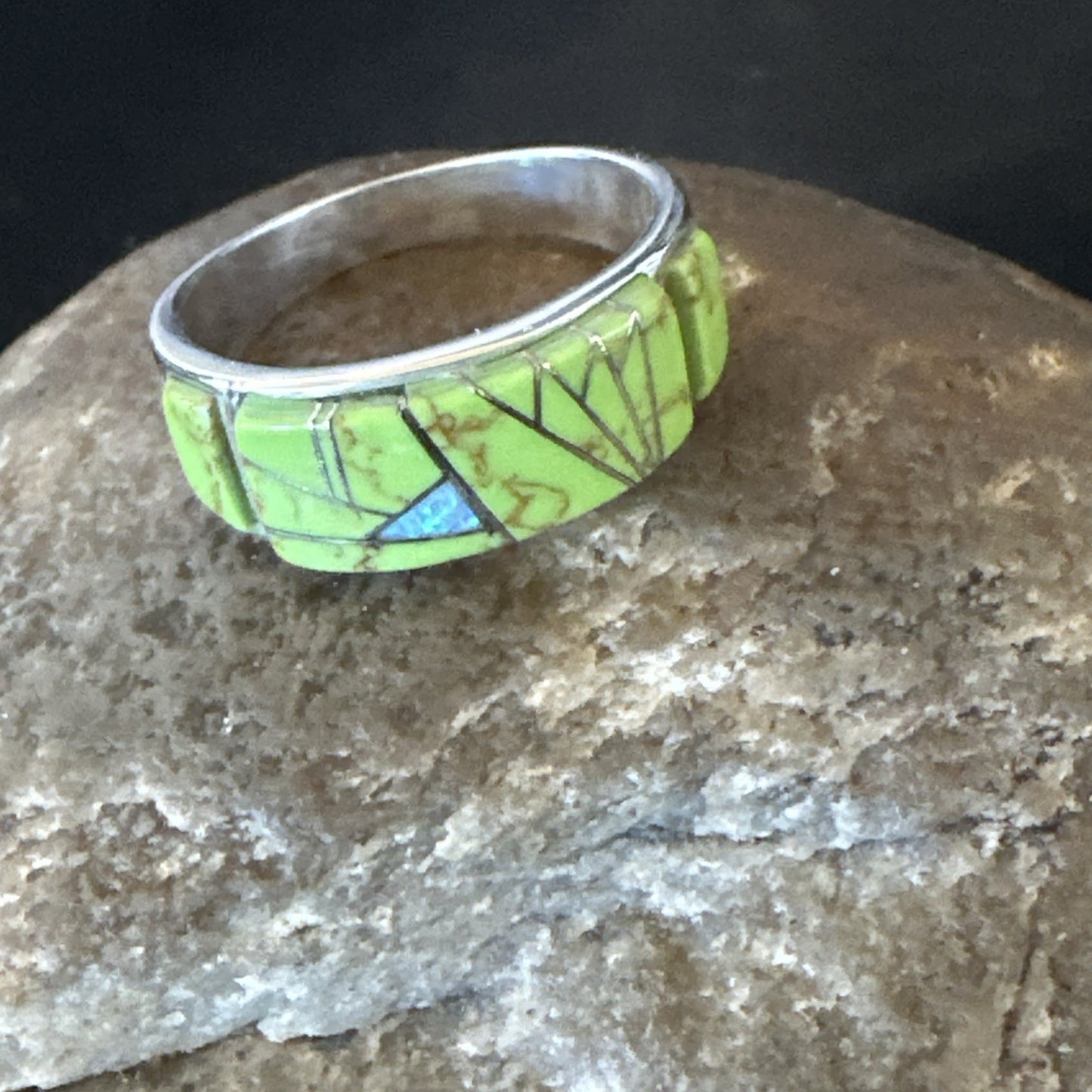 Womens Rare Green Gaspeite Sterling Silver Band Inlay Ring Size 7.5 19150