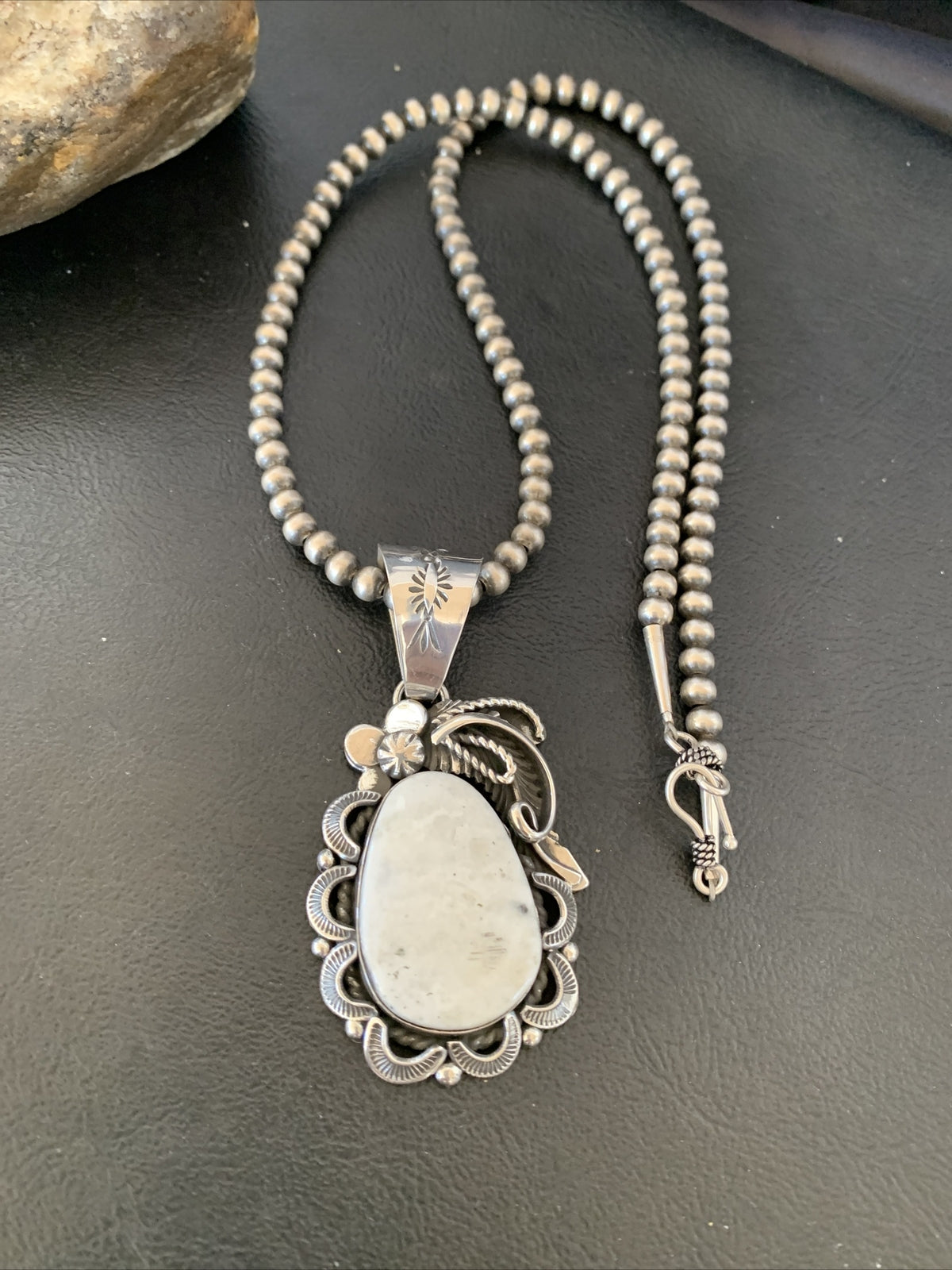 White Buffalo Turquoise Pendant Navajo Pearls Sterling Silver Necklace 10945