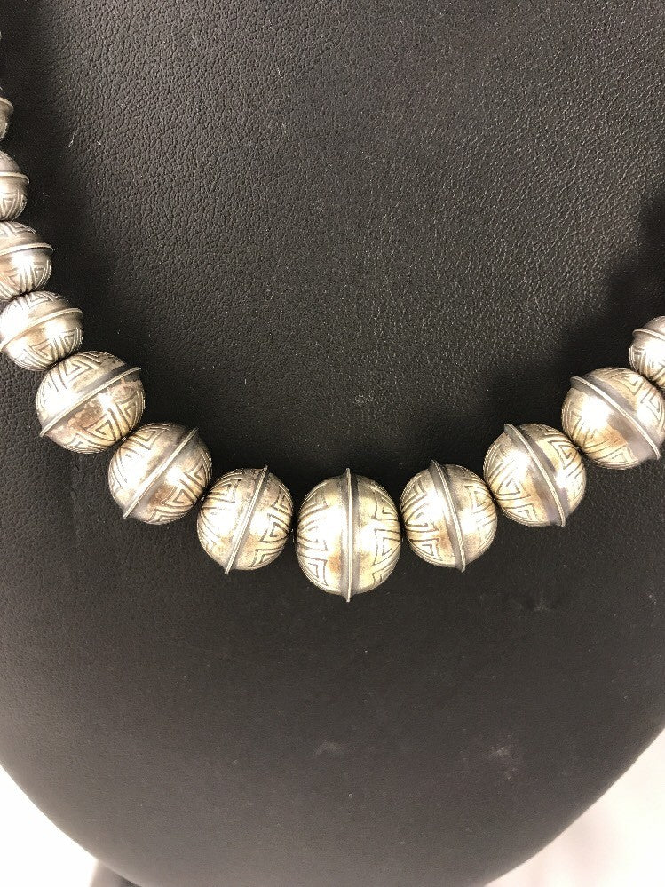 Hand Stamped Bench Navajo Pearls Graduated Sterling Silver Bead Necklace 20" 335