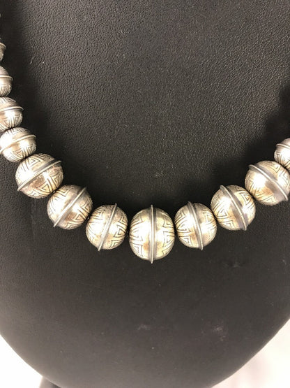 Hand Stamped Bench Navajo Pearls Graduated Sterling Silver Bead Necklace 20" 335