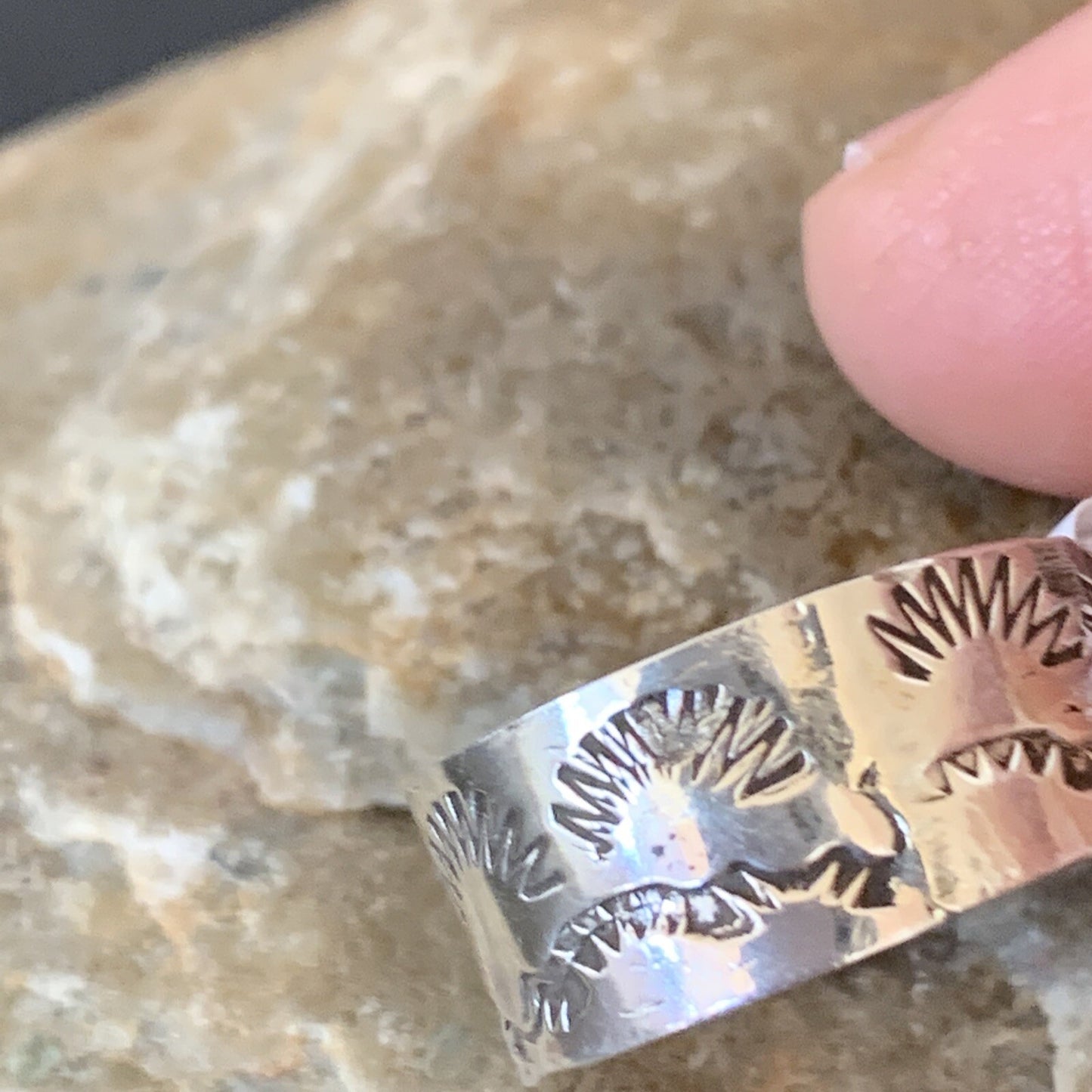 Womens Wide Band Navajo Sterling Silver Ring Size 8.5 10972N