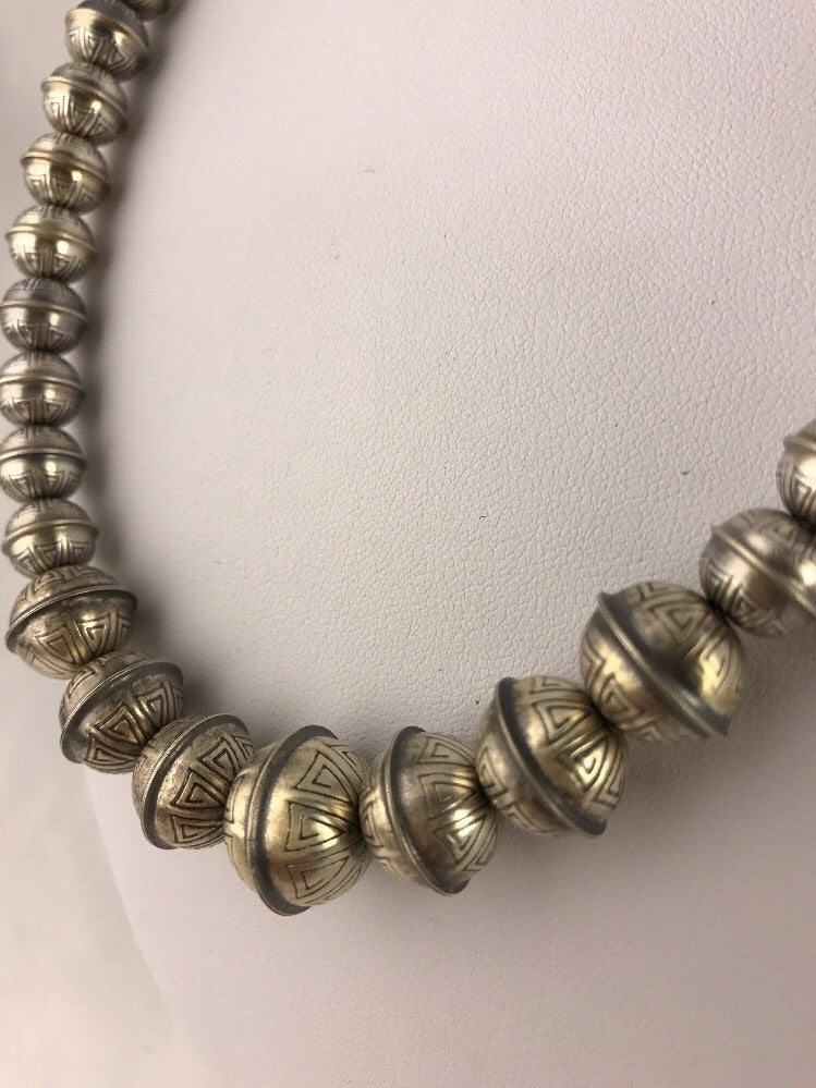 Hand Stamped Bench Graduated Sterling Silver Navajo Pearls Necklace 20" 335