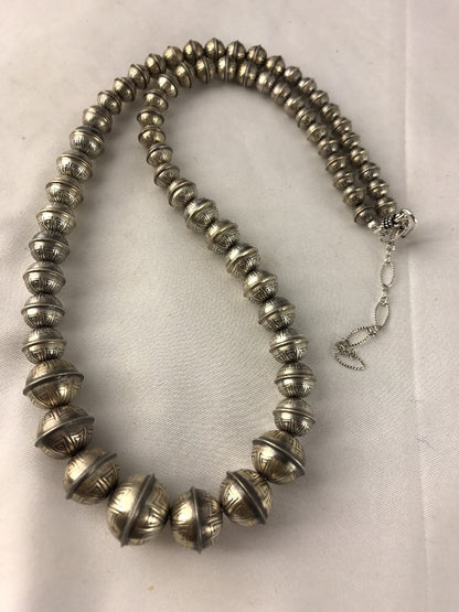 Hand Stamped Bench Navajo Pearls Graduated Sterling Silver Bead Necklace 20" 335