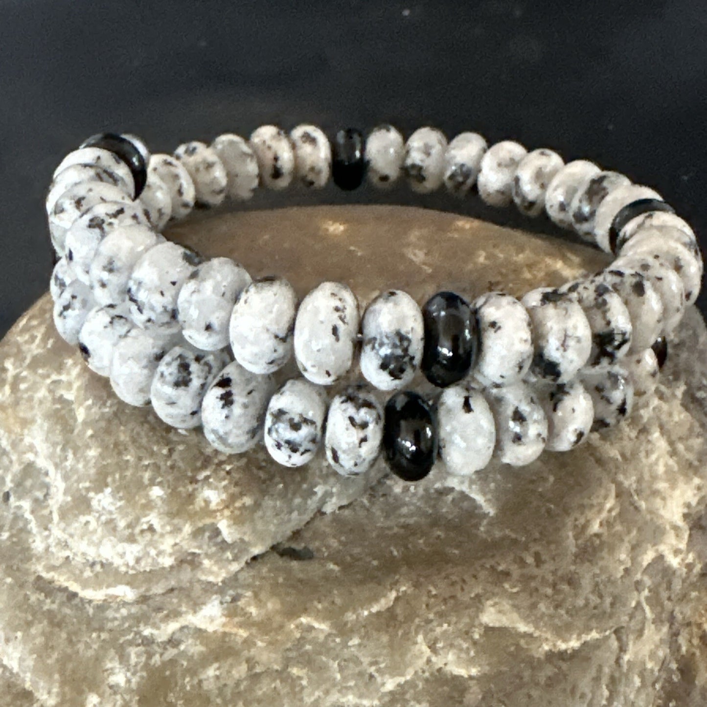 Mens Memory Wire Stainless Steel Black Onyx White Jasper 8mm Bead Bracelet 17708