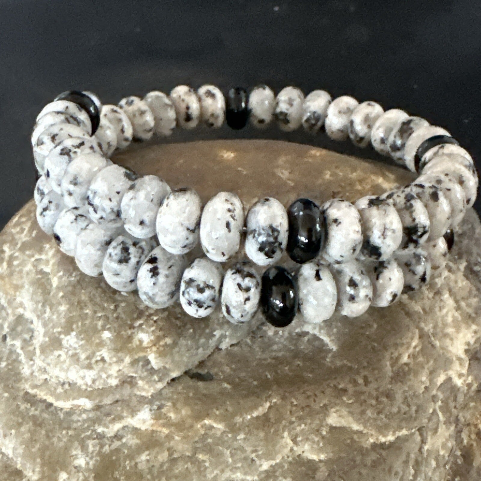 Mens Memory Wire Stainless Steel Black Onyx White Jasper 8mm Bead Bracelet 17708