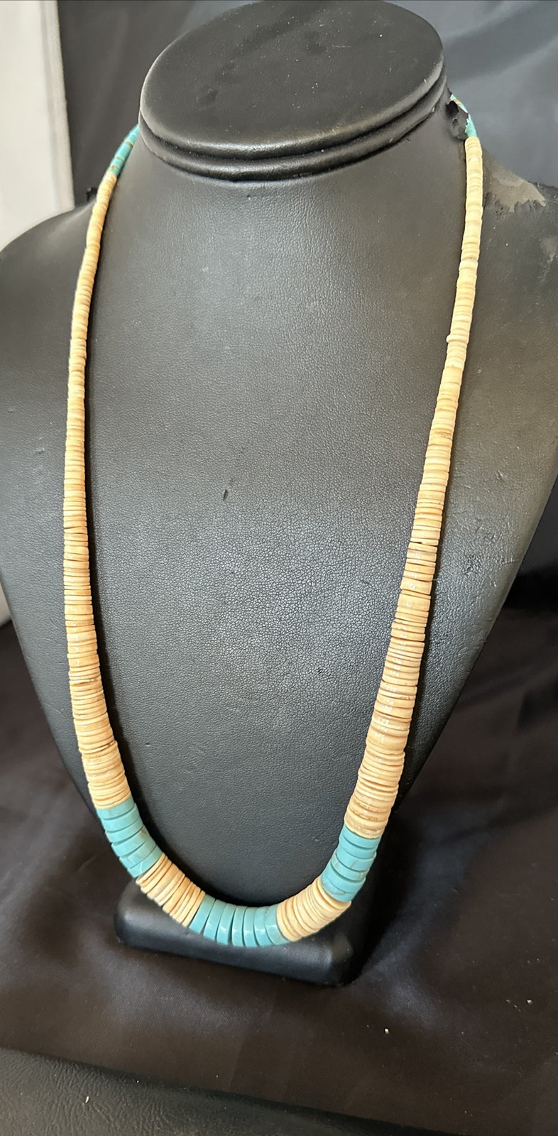 Native Santo Domingo Beige Shell Blue Turquoise 24” Necklace 17764