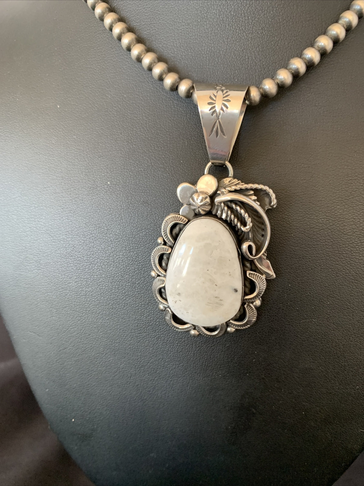 White Buffalo Turquoise Pendant Navajo Pearls Sterling Silver Necklace 10945