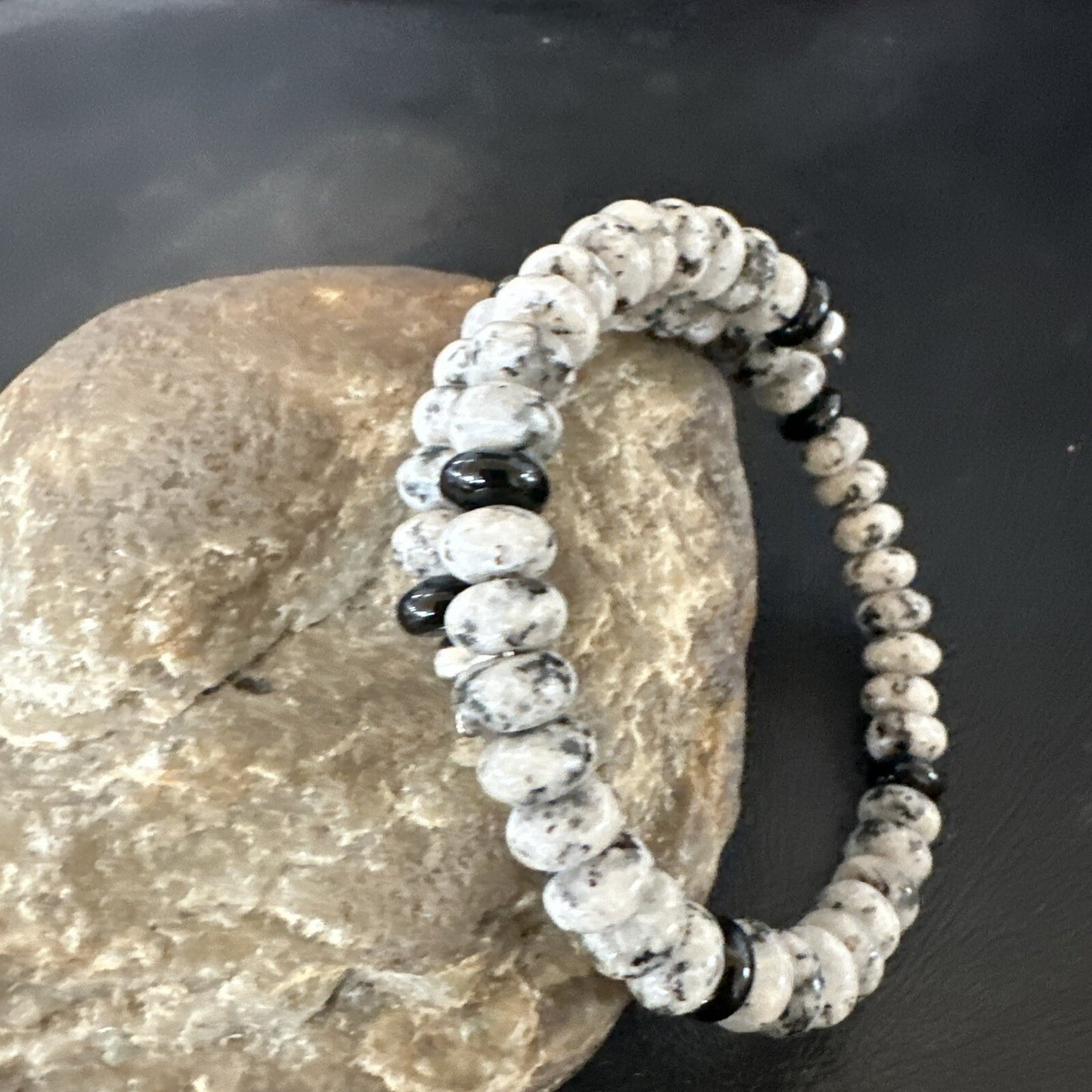 Mens Memory Wire Stainless Steel Black Onyx White Jasper 8mm Bead Bracelet 17708