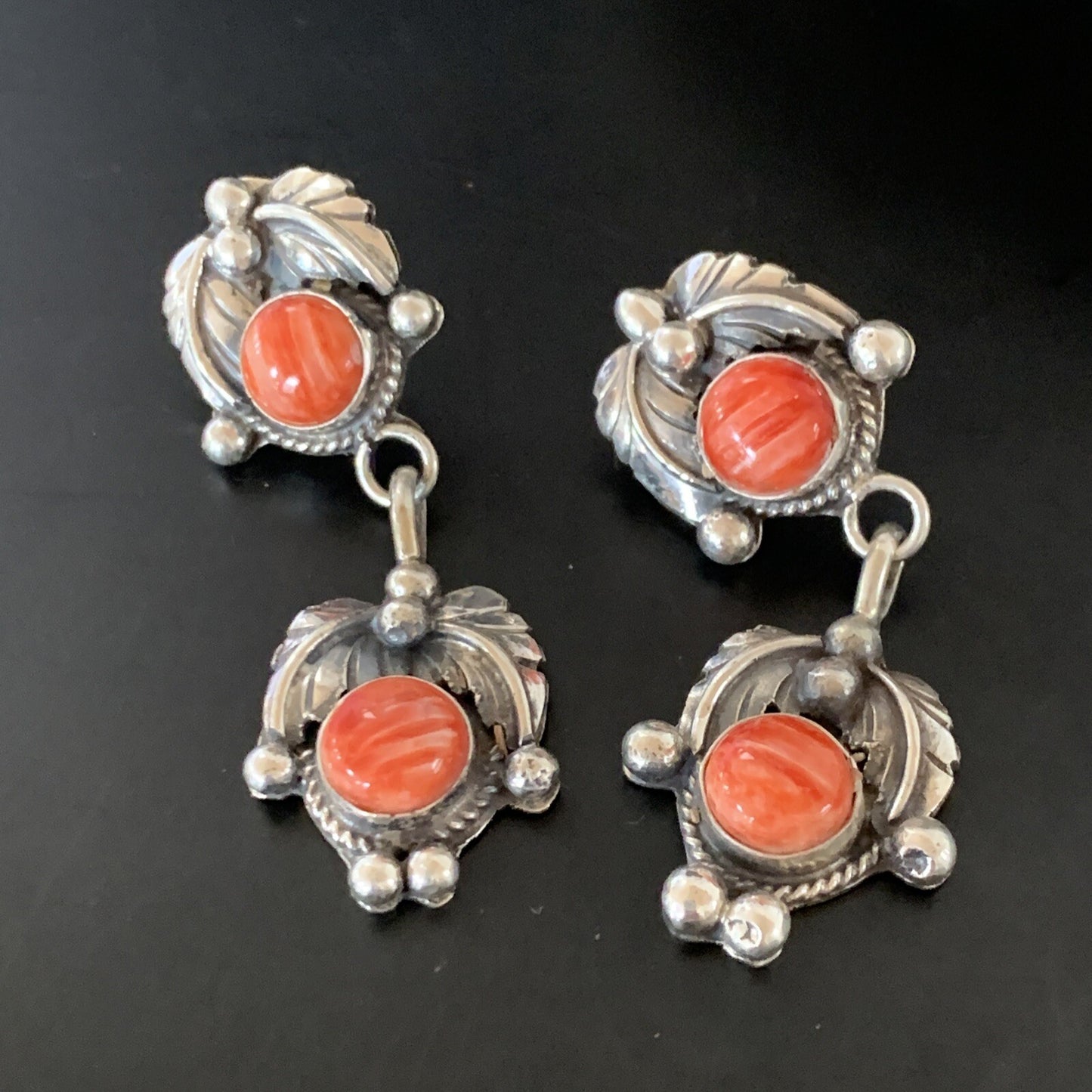 Red Spiny Oyster Southwestrn Navajo Sterling Silver Dangle Earring 02066