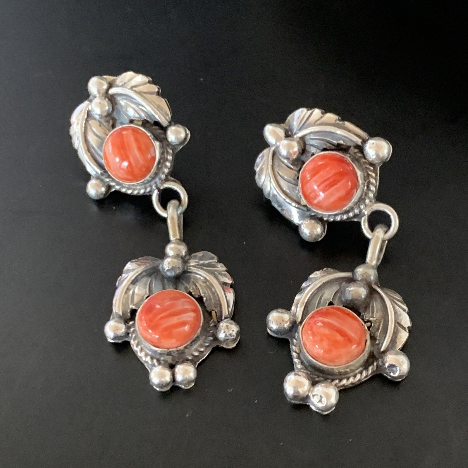 Red Spiny Oyster Southwestrn Navajo Sterling Silver Dangle Earring 02066